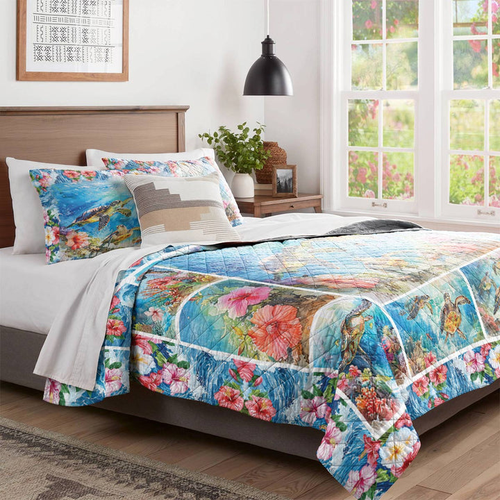 Shineful All Season Quilt 3-Piece Set Charming Sea Turtles With Hibiscus Flowers